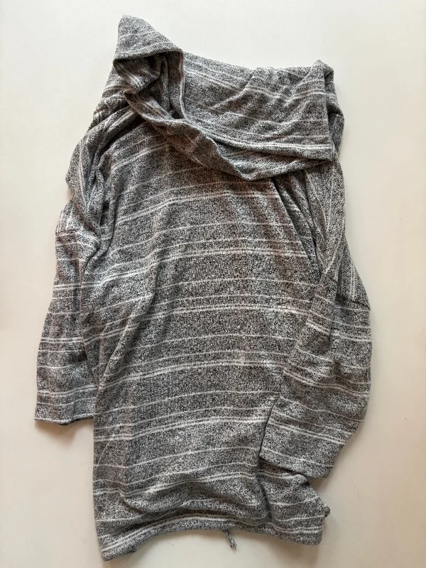 women's tops for those who prefer classic over trendy stylesTop Long Sleeve By Green Envelope In Grey, Size: 1x