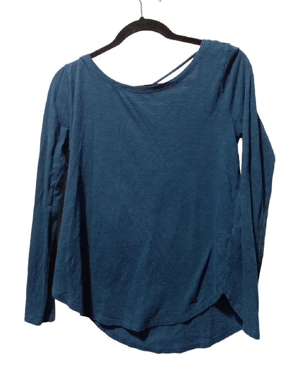 women's tops for those who want to create stylish and put-together outfits without spending a fortuneTop Long Sleeve By Hollister  Size: Xs