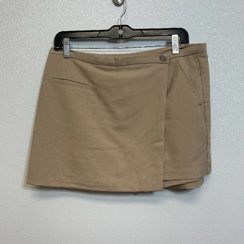 women's slim-fit shortsShorts By Clothes Mentor In Tan, Size: L